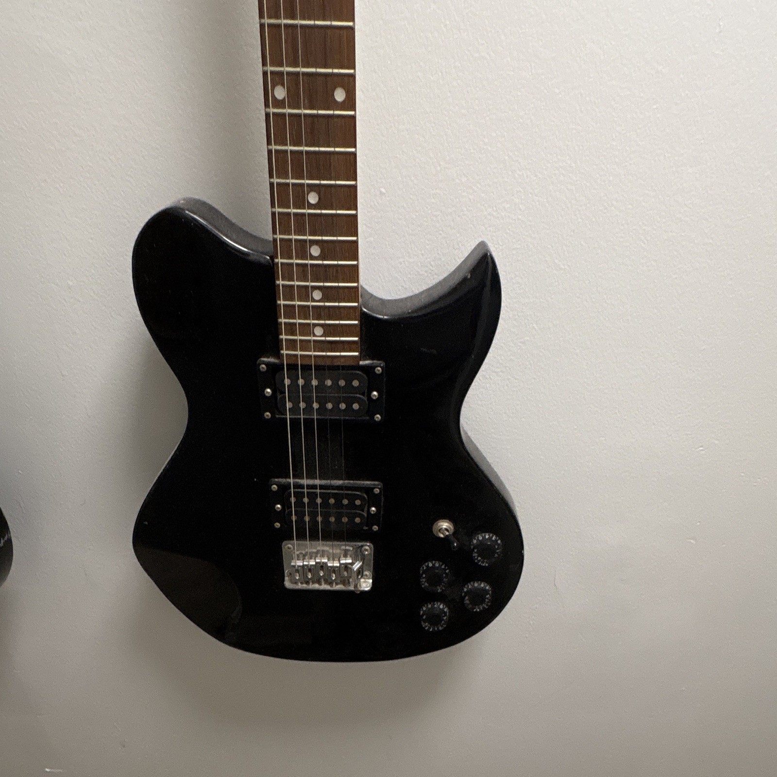 Lyon by Washburn L115 Electric Guitar Solid Body Black 6-String Right-Handed