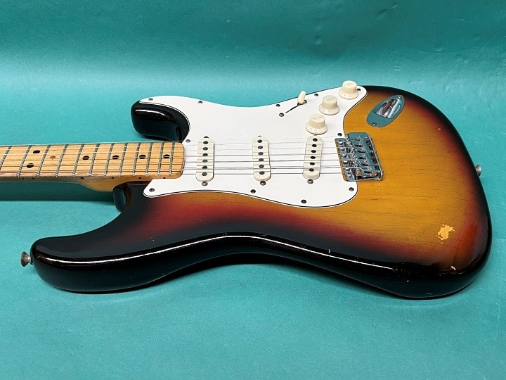 Fender STRATOCASTER 3.57kg with Original Hard Case 1975 Electric Guitar