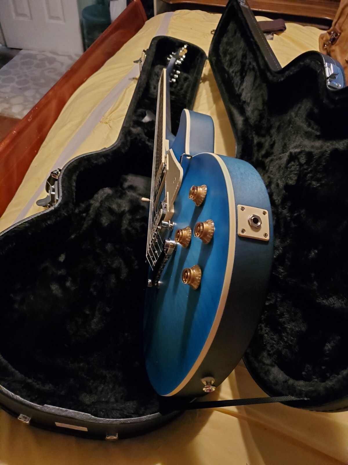 Epiphone Les Paul Traditional Pro WornPacific Blu Hard case Excellent Condition