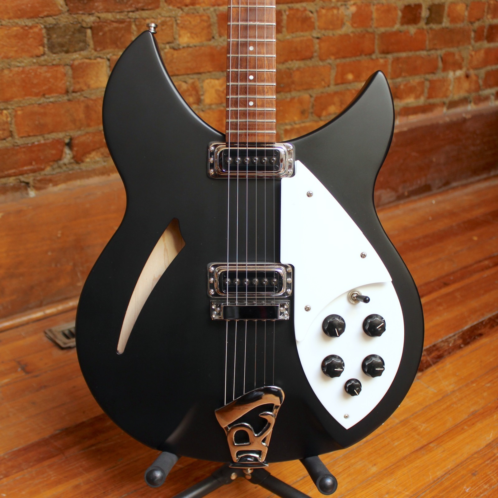 Rickenbacker 330/12 Jetglo Semi-Hollow Electric