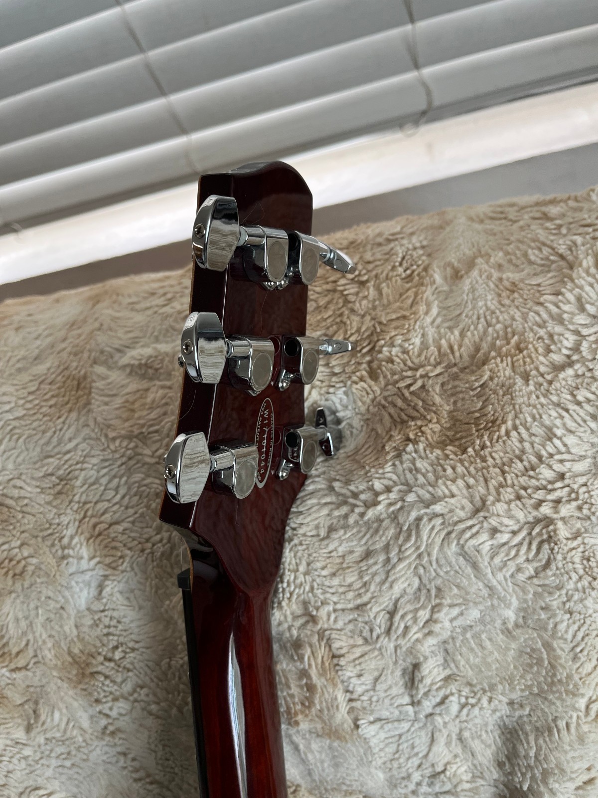 Line 6 James Tyler Variax JTV-59 Tobacco Sunburst Electric Guitar w/ Case