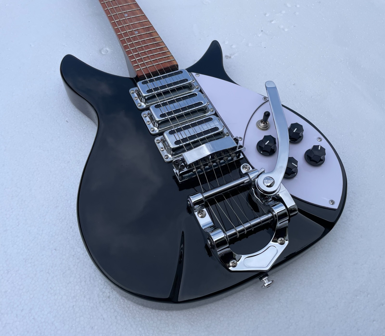 20.7 Inches Scale Length 6 String Electric Guitar Glossy Black Finish Solid Body