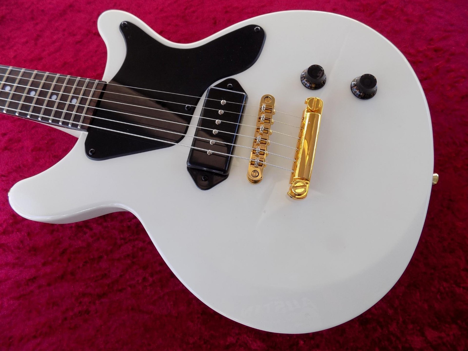 Firefly Set Neck P90 Double Cutaway, Gold Hardware,Wilkinson Tuners, PIO Cap