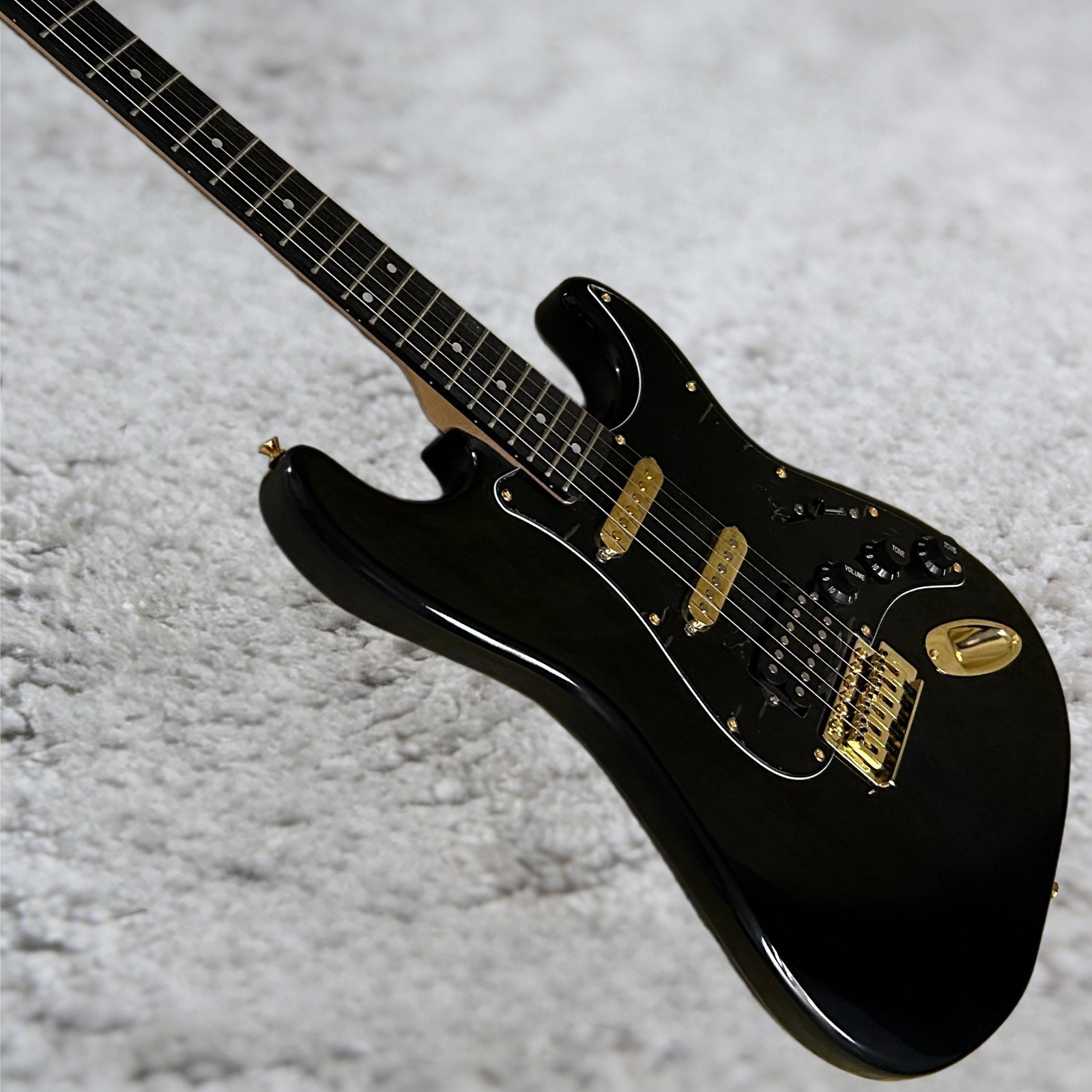 ST Electric Guitar Black Color Mahogany Body Golden Hardware Rosewood Fretboard
