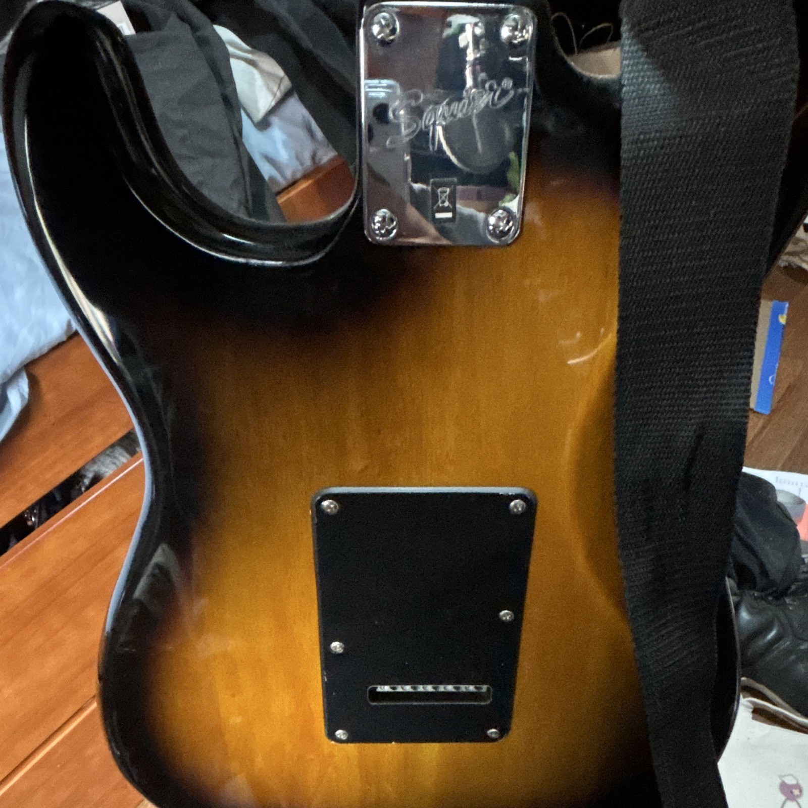 Squier Strat Electric Guitar Sunburst Solid Wood 6-String Right-Hand 21-Fret