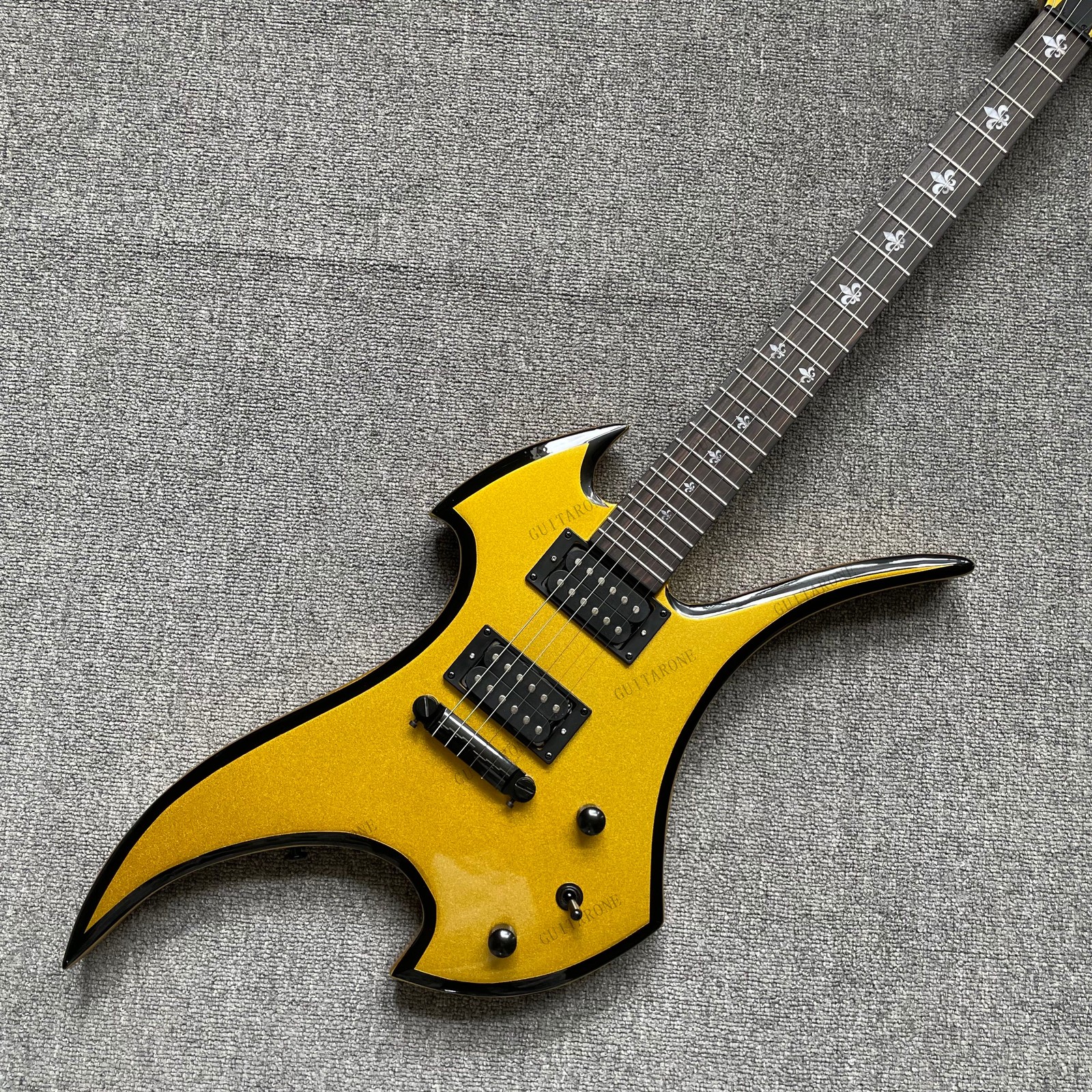 Customized Electric Guitar Gold Metal Solid Body HH Pickups Stainless Steel Fret