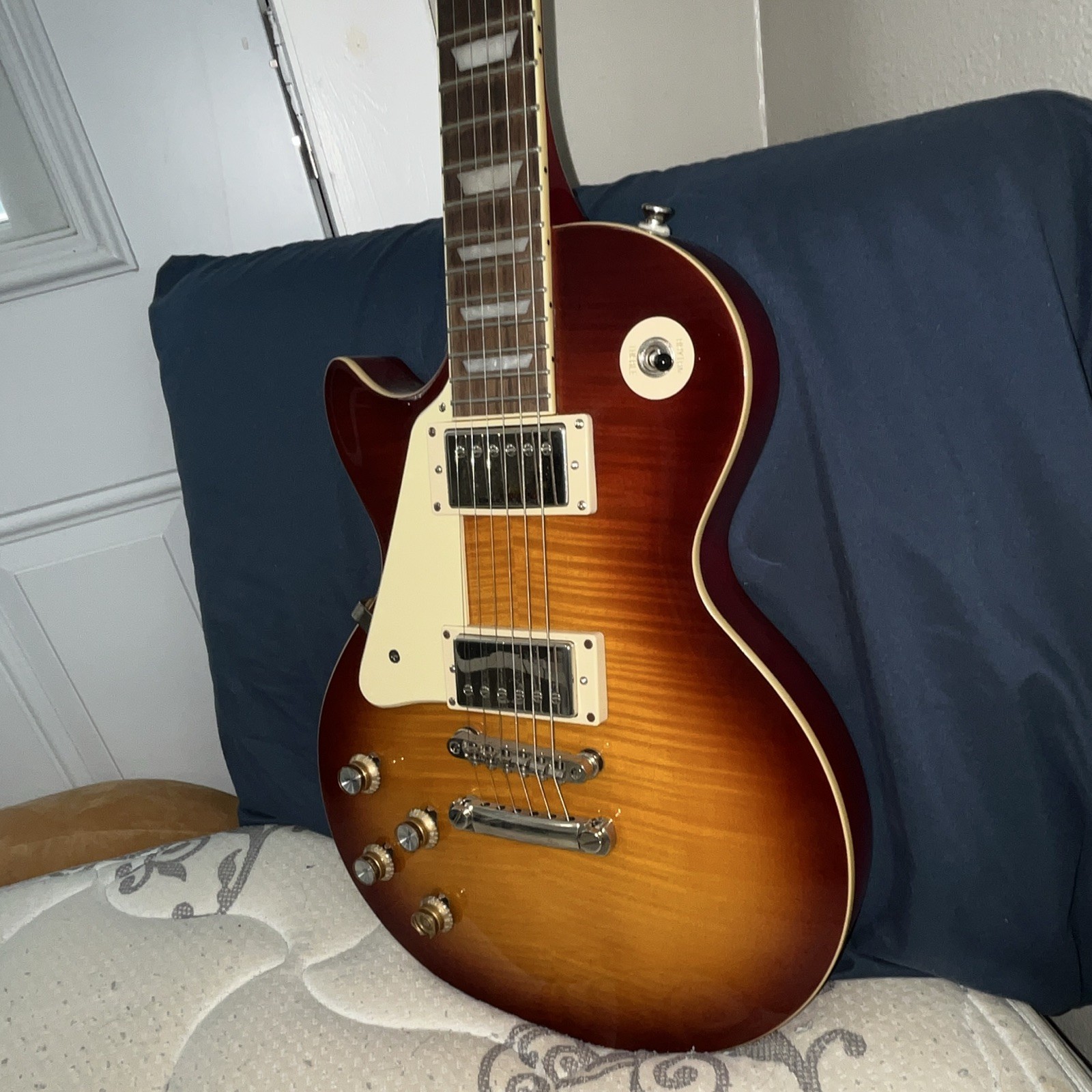 Epiphone Les Paul 6-String Right-Handed Solid Maple, 22 Frets, Iced Tea burst