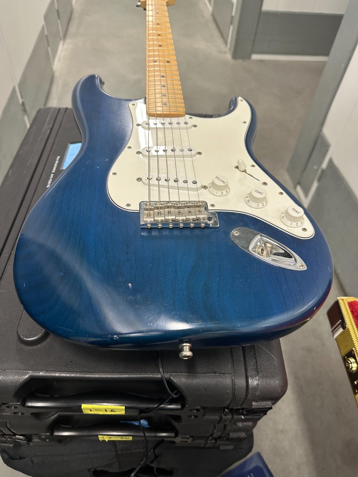 Fender American 2002 blue relic Highway 1 Stratocaster w case