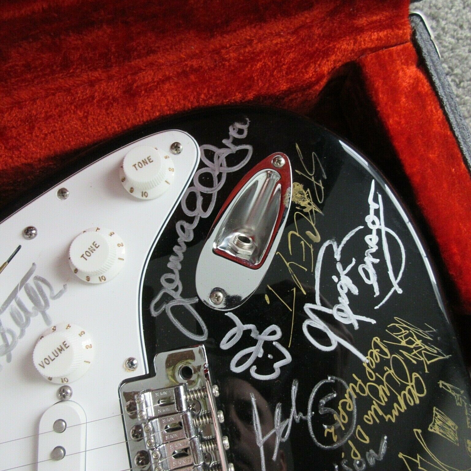 FENDER STRAT GUITAR MULTI-SIGNED MARILYN MANSON RED HOT CHILI FISHBONE SETZER +