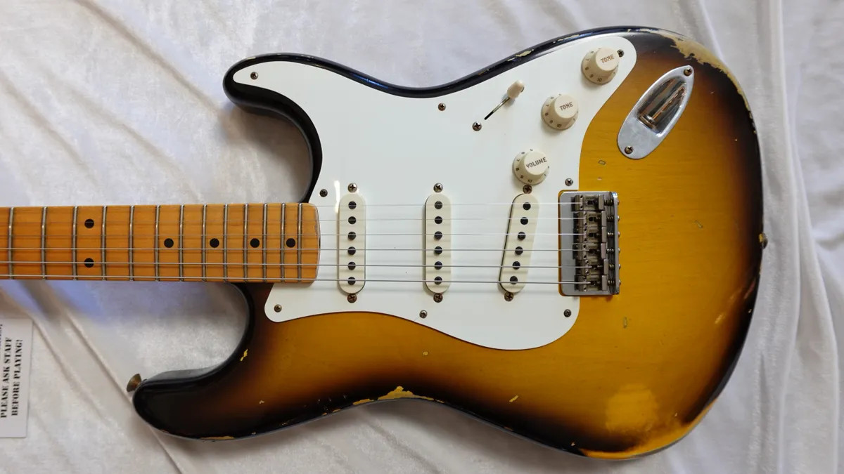 2005 Fender Custom Shop Relic Strat – 6 pounds