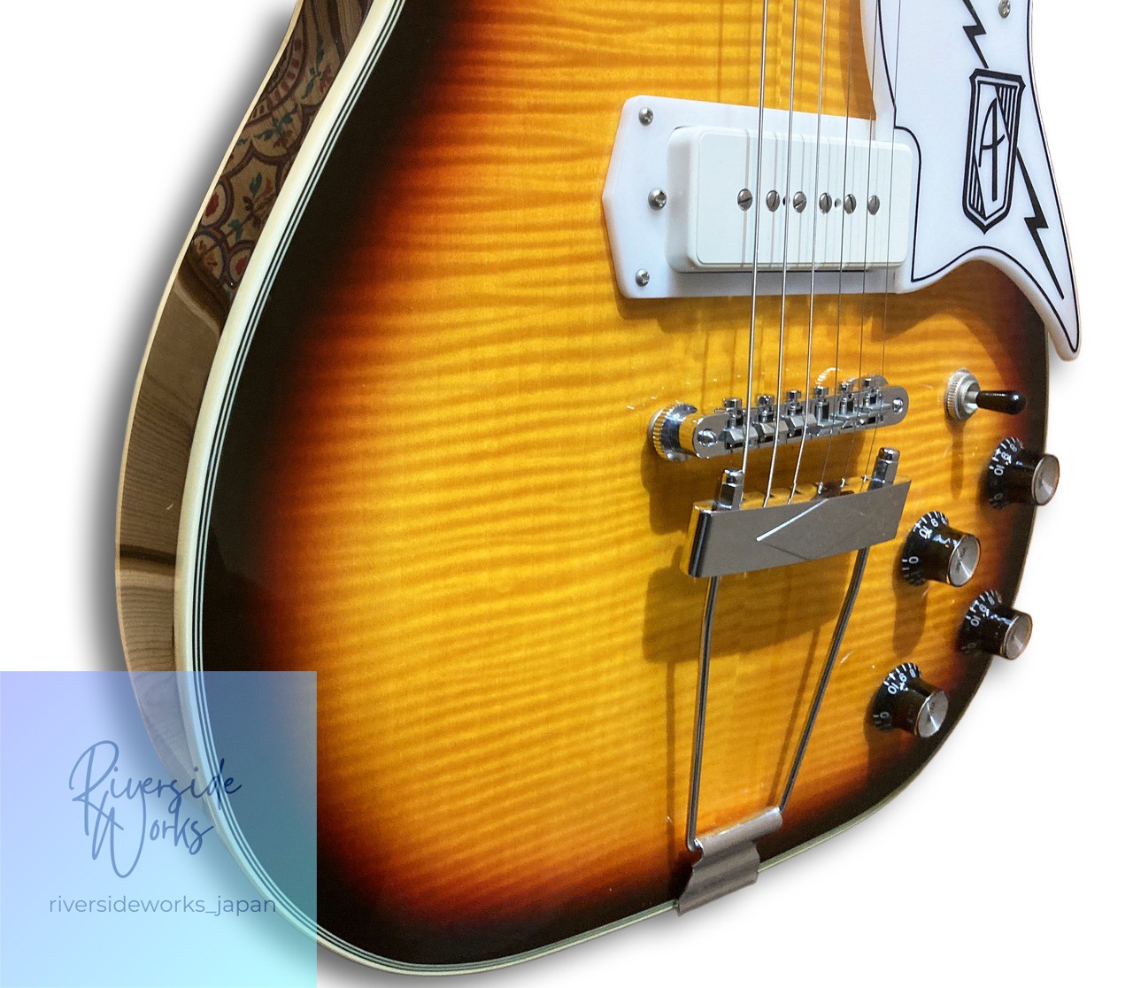 EASTWOOD GUITARS Airline TUXEDO