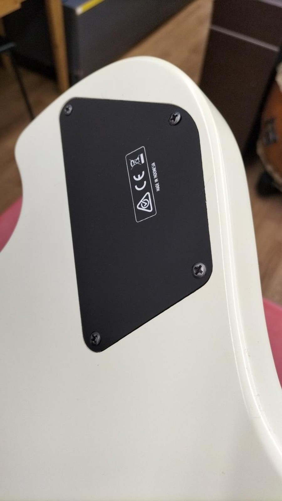 IBANEZ ICHI10-VWM Used Okoume body Maple neck Maple fingerboard White