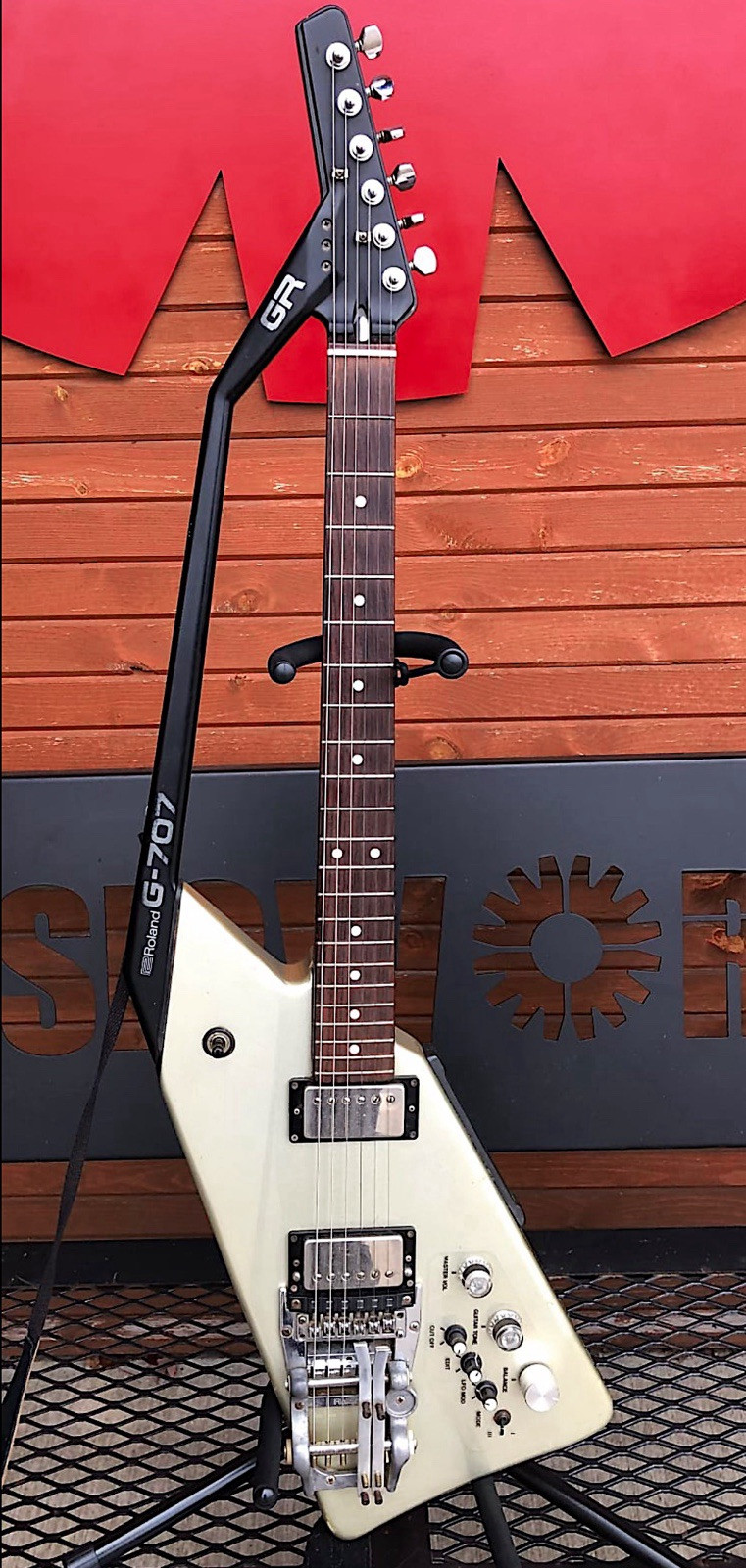 Roland G-707 & GR-700 Guitar Synthesizer – White – Mid 80’s Excellent Condition