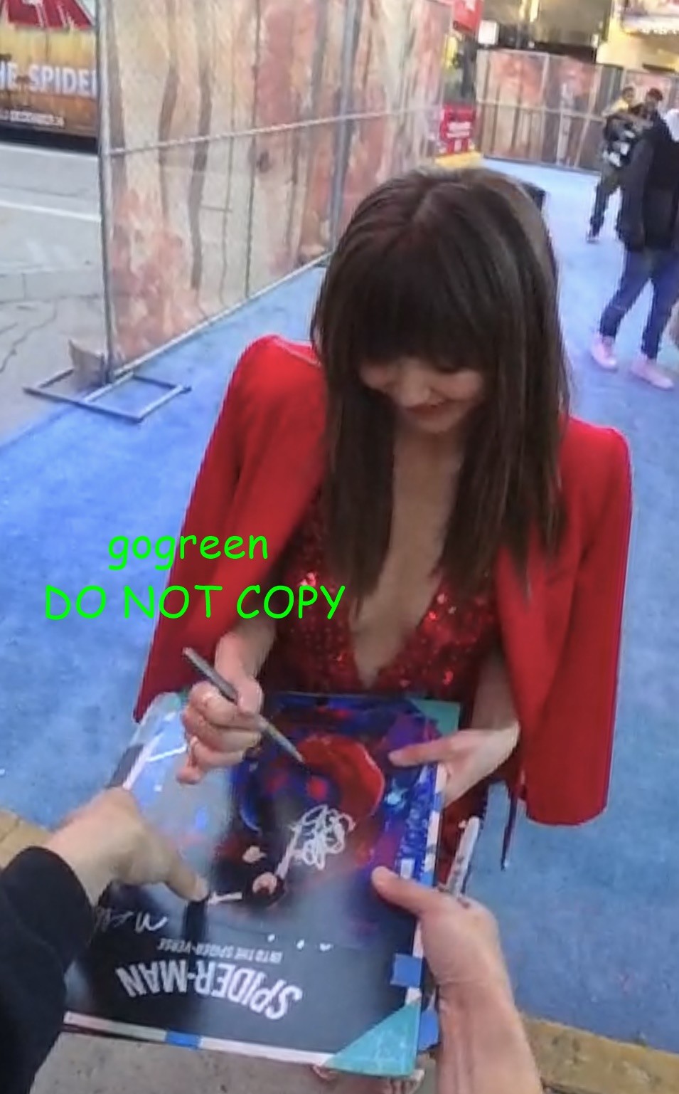 Kimiko Glenn signed Spiderman into SpiderVerse Poster Peni Parker 8×10 photo