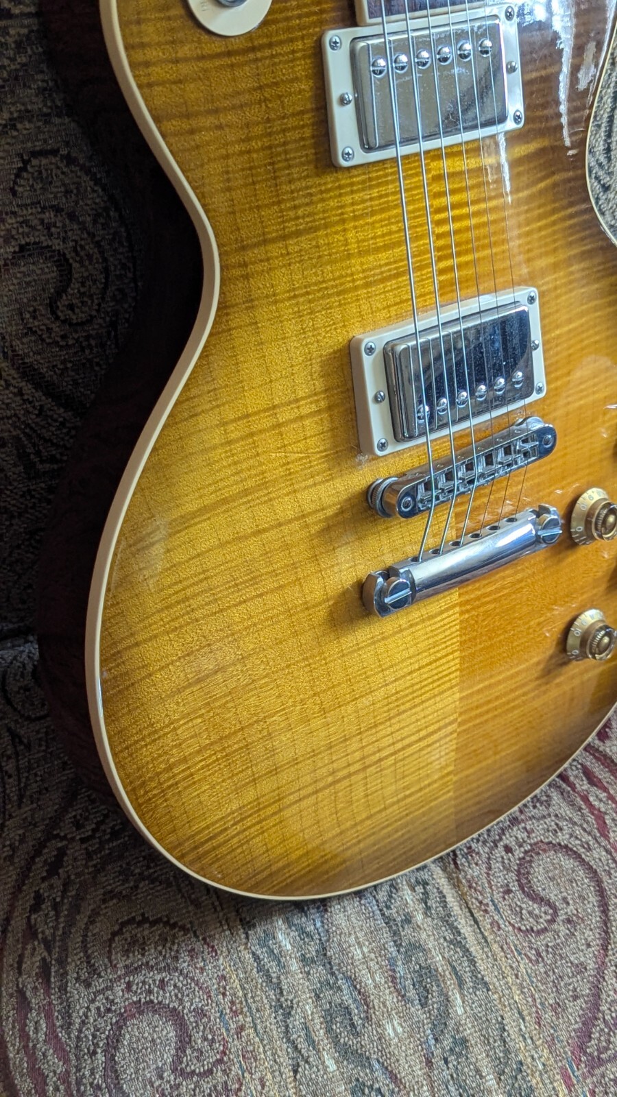 2002 Gibson Les Paul Standard Premium Plus – AAA+ Honeyburst – 8lbs – 9oz