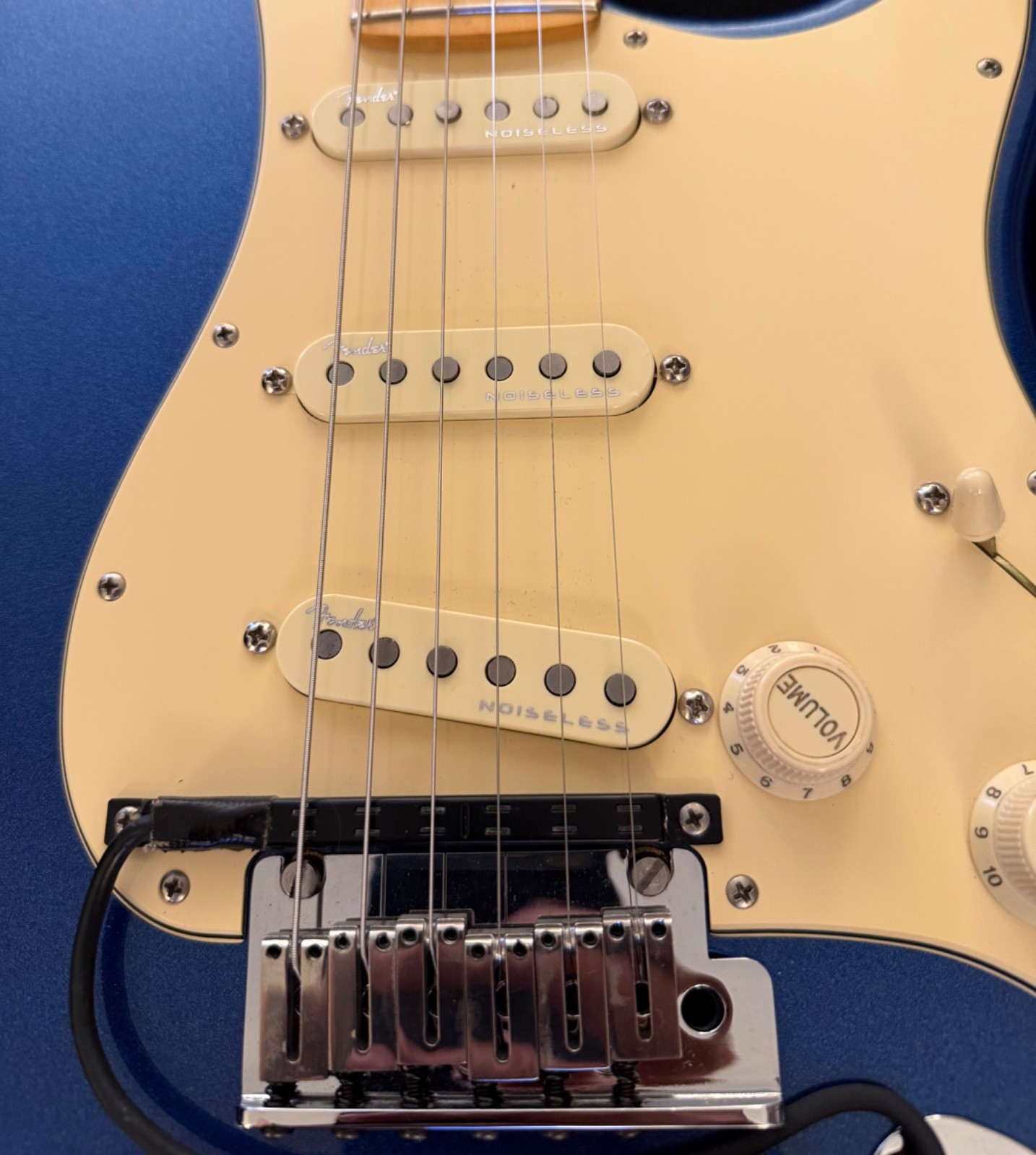 Fender American Ultra Stratocaster – Cobra Blue With Roland GK-2A Pickup