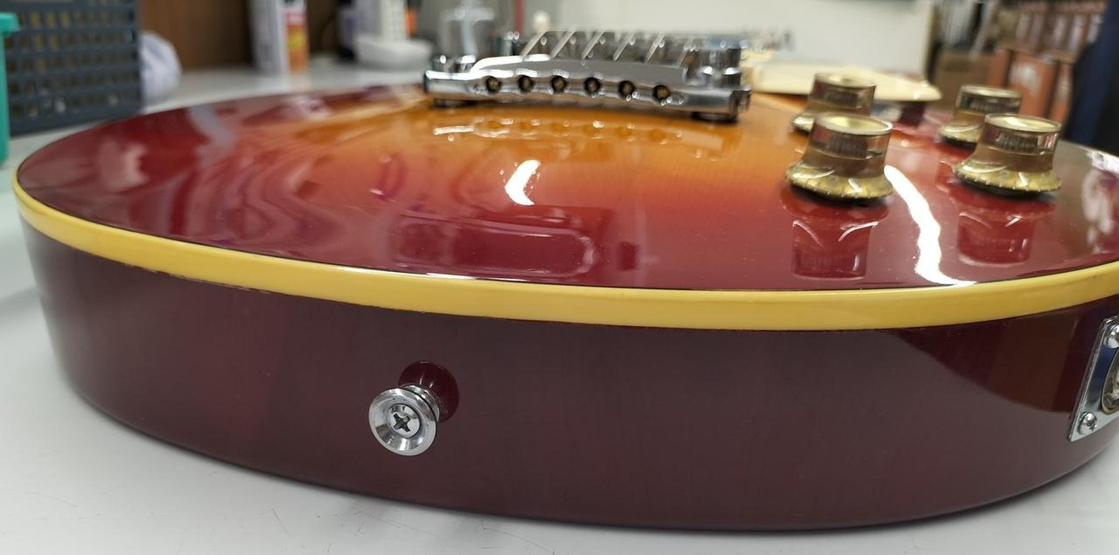 YAMAHA SL380 Used Agathis body Maple neck Rosewood fingerboard Cherry Burst