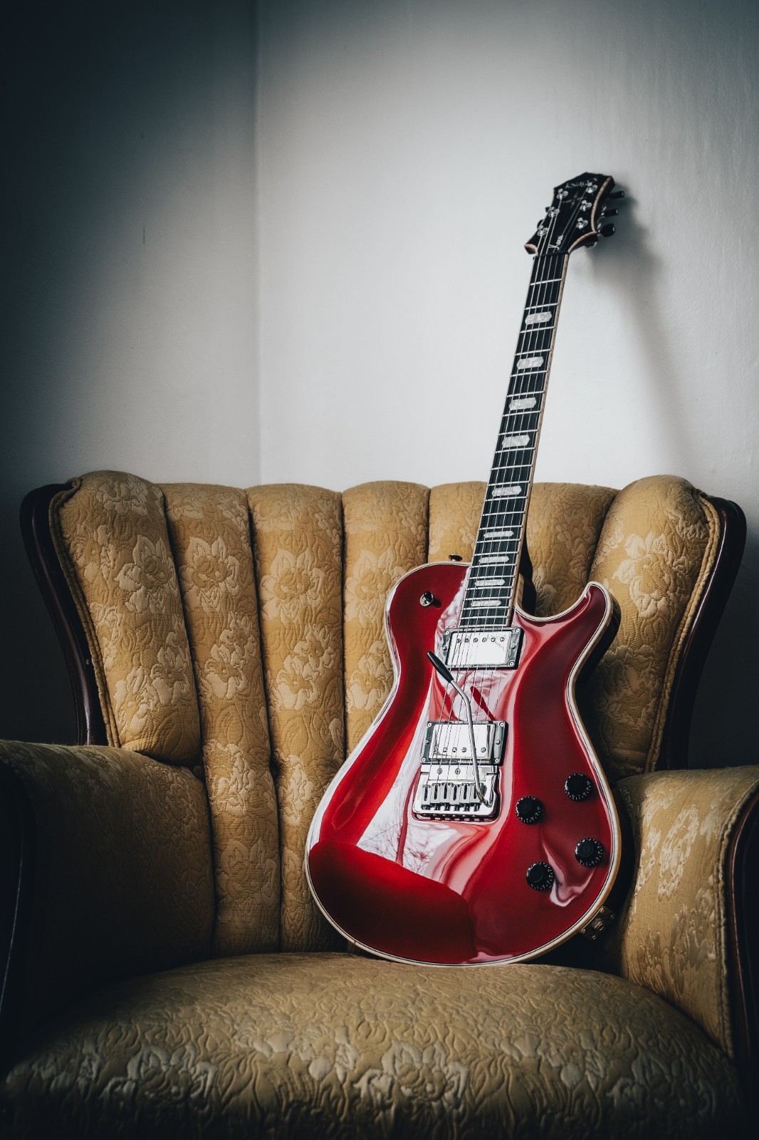 Knaggs Kenai Trem/Octane Red Metallic/Full Maple Binding