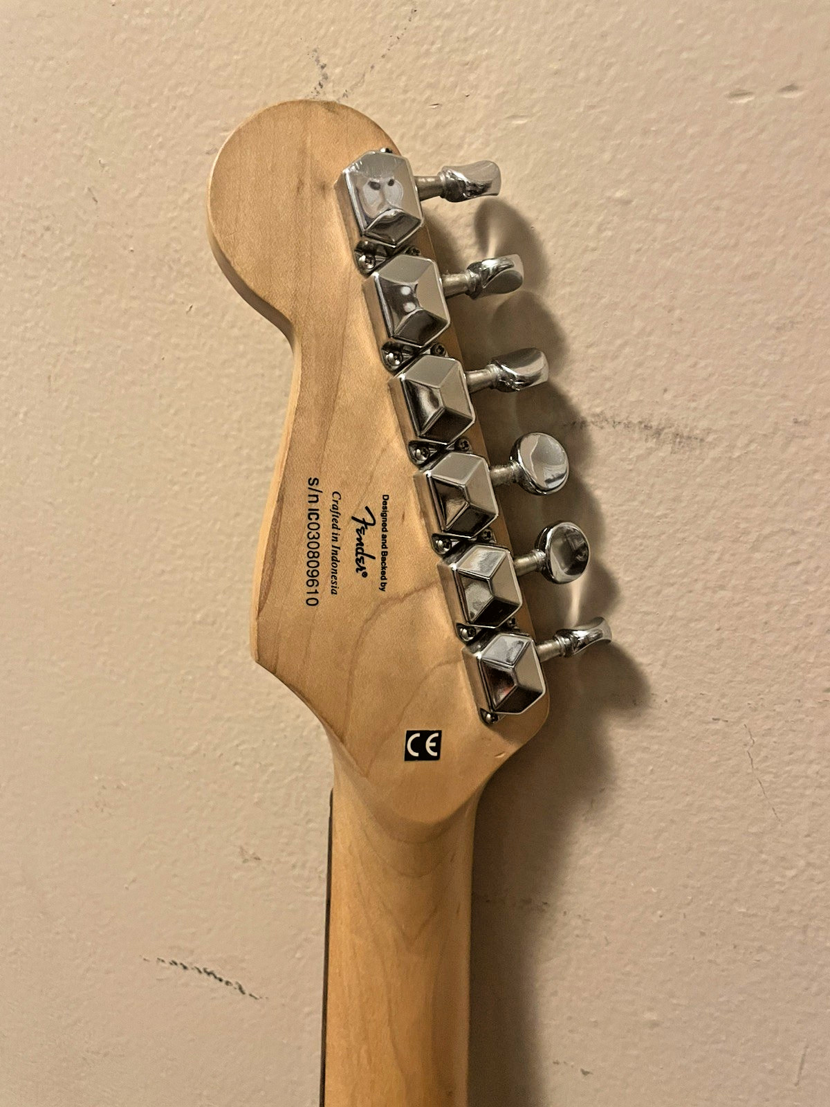 Fender Squier Mini Stratocaster 6-String Electric Guitar Black And White