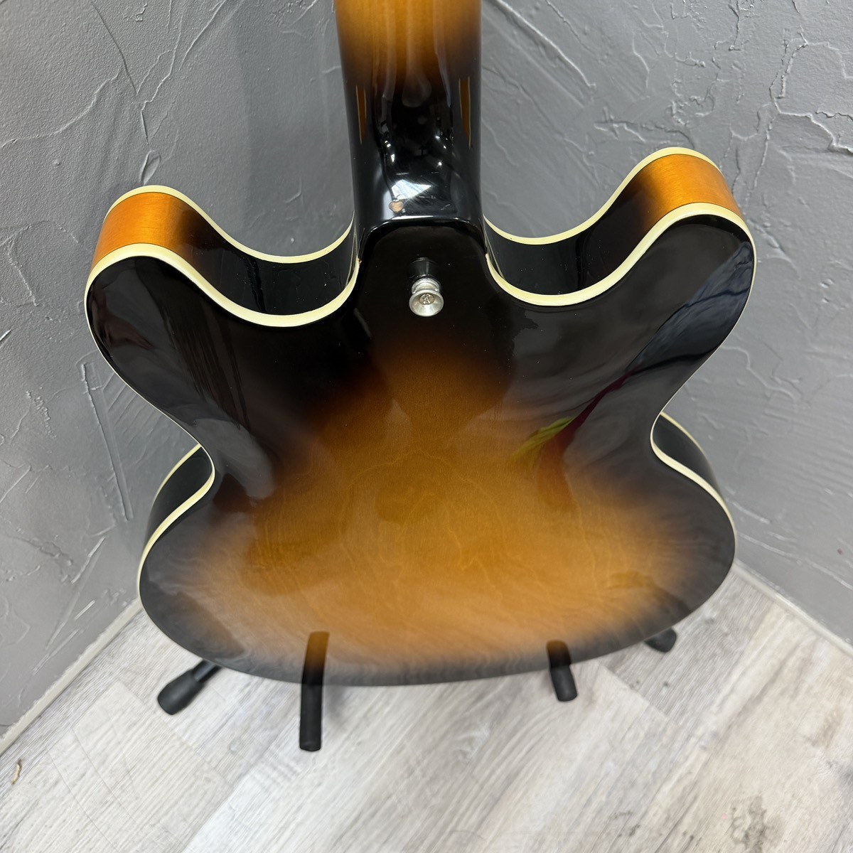 Alvarez AAT33/TSB Double Cutaway Electric Guitar (CP1022208)