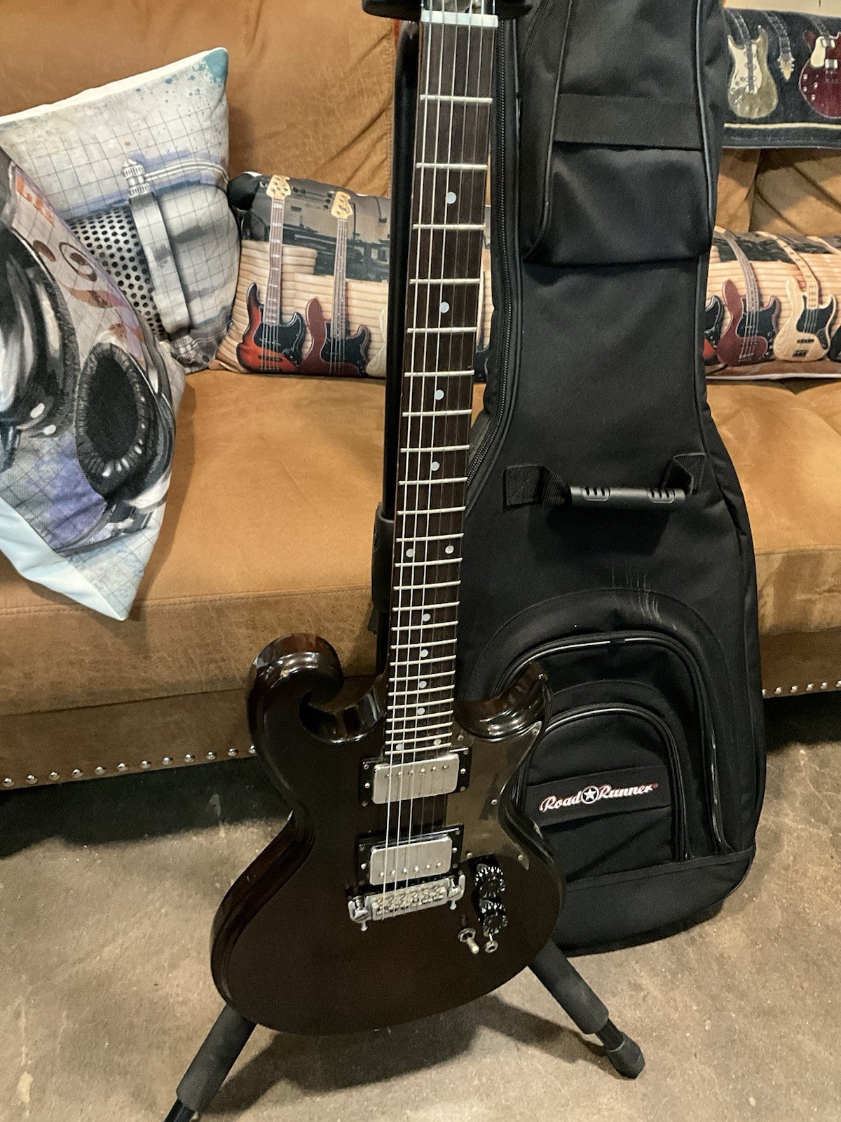 epiphone SC-450 scroll solid body electric guitar made in Japan 1970s in walnut
