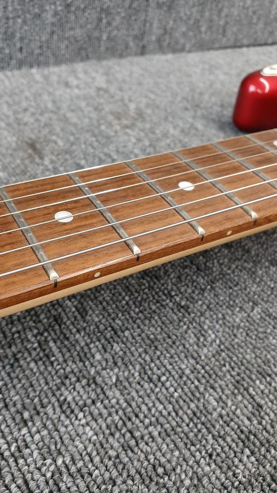 BUSKER’S ST Used Poplar body Maple neck Engineering wood fingerboard Red