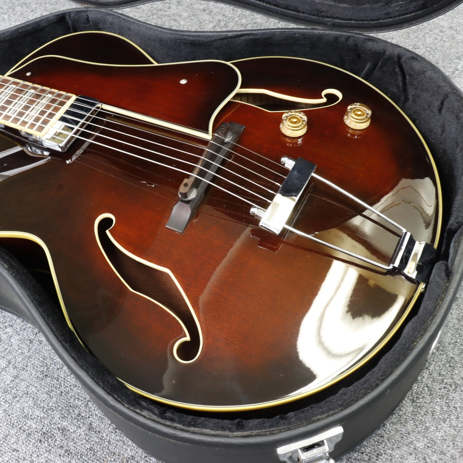 Ibanez AF84E-DVS Artcore 2005 – 2009 – Dark Violin Sunburst
