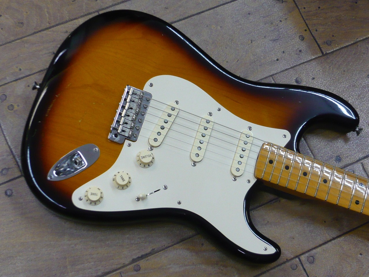 Fender American Vintage 57 ST Type Sunburst Electric Guitar Shipping From Japan