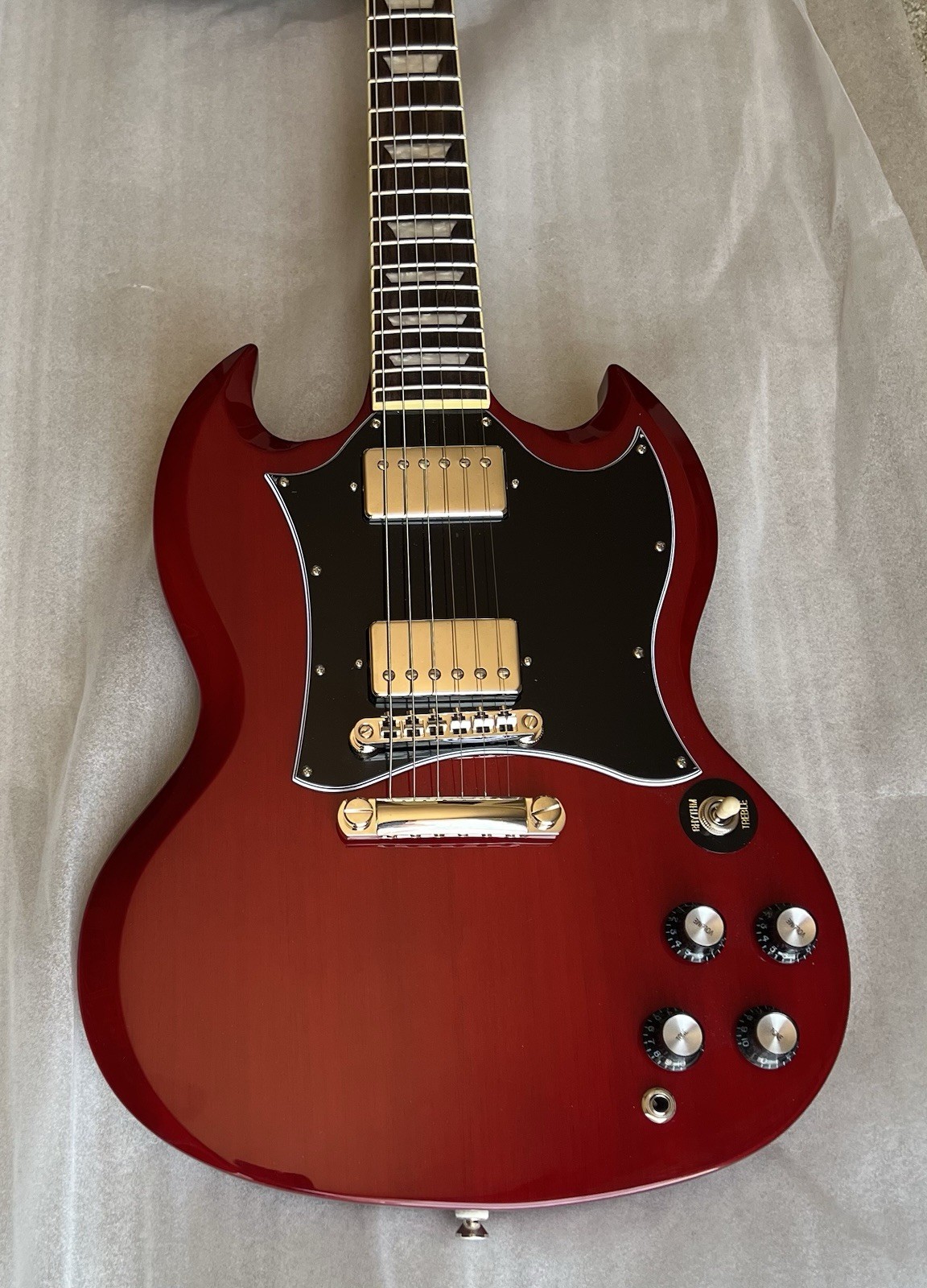 EPIPHONE SG STANDARD Electric Guitar Cherry Gloss Red Color In MINT Condition!