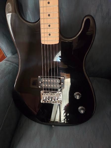 Davison Full Size Electric Guitar With Amp, Case and picks