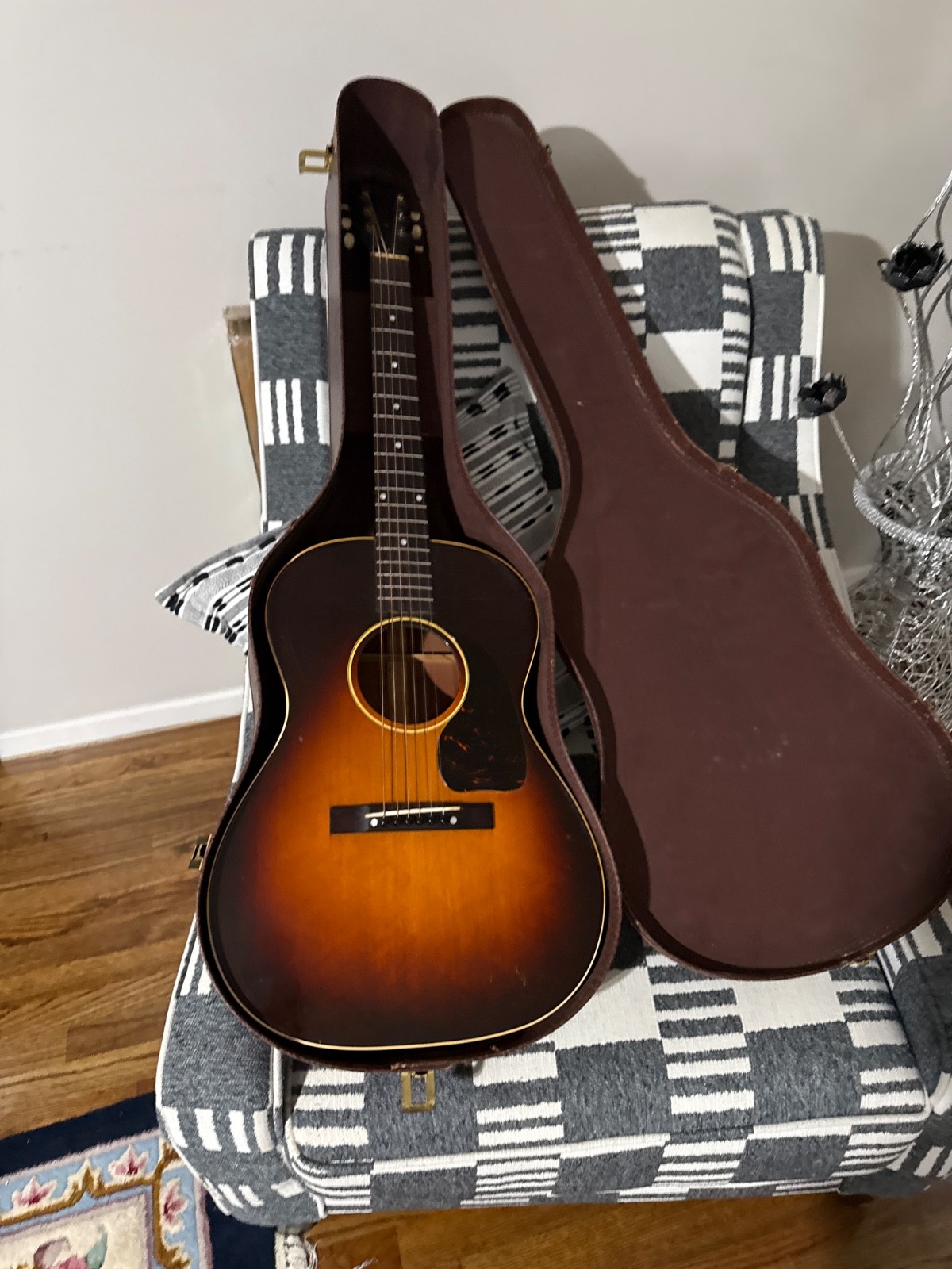 Gibson LG 2 in beautiful condition
