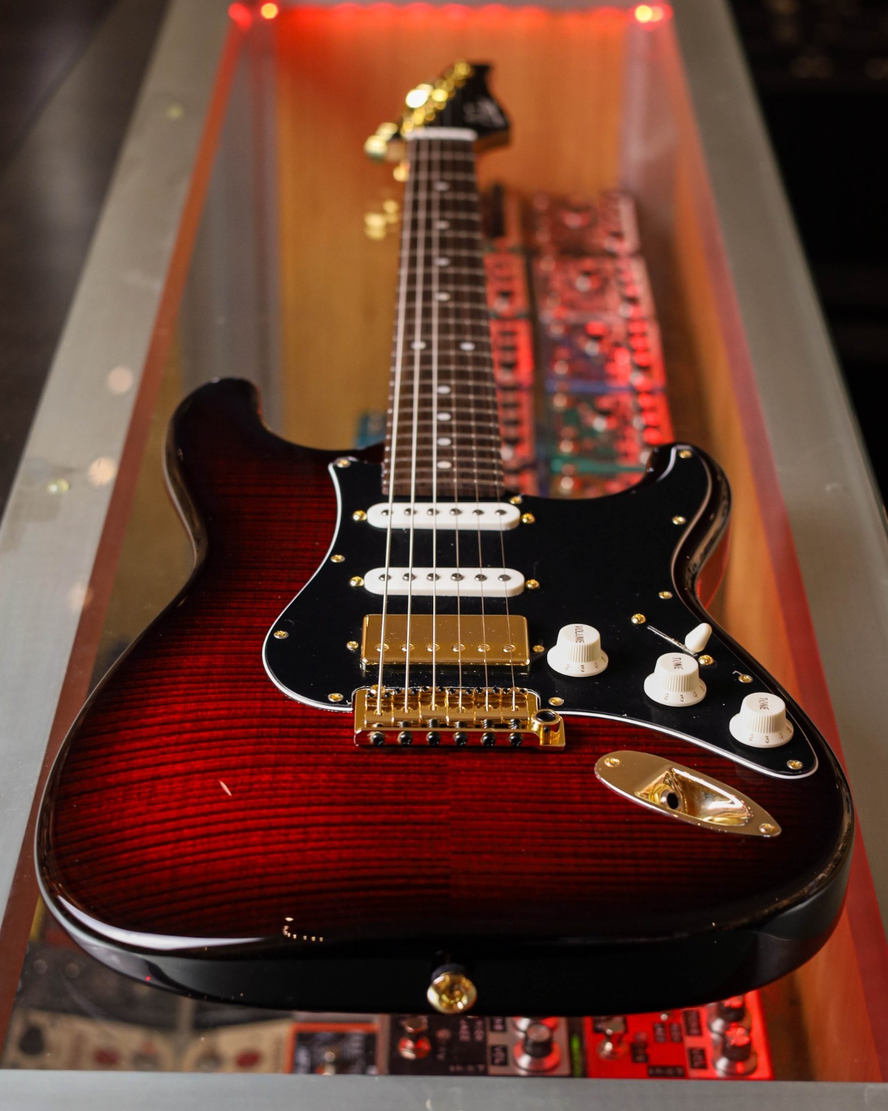 SUHR CLASSIC S CUSTOM – CHILI PEPPER RED BURST
