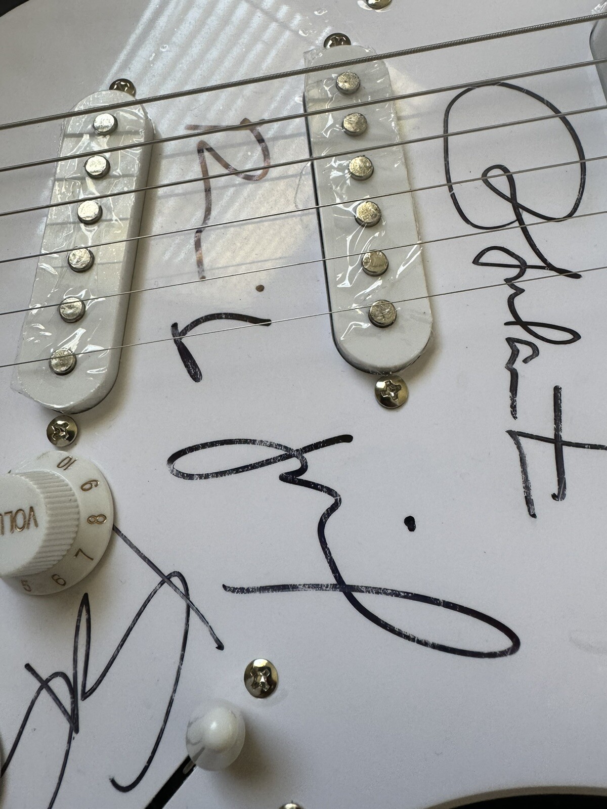 Ricky Martin + Reik Signed Guitar – Squier By Fender SQ Bullet Strat HT HSS BLK