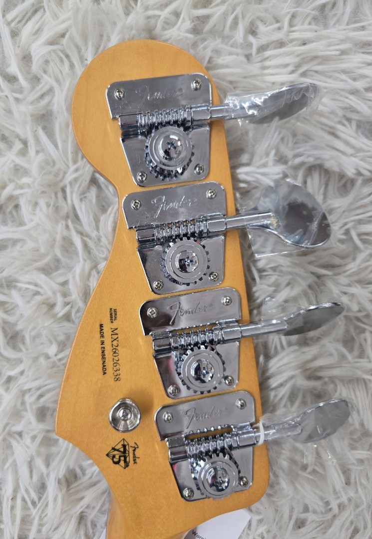 Fender Vintera III Late ’60s Precision Bass, Rosewood Fingerboard, Firemist Gold