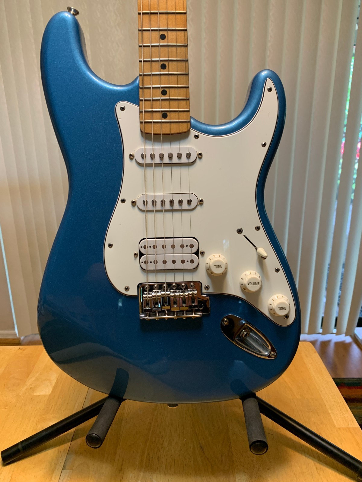 Squier Standard Fat (HSS) Stratocaster 1998 MIM in Lake Placid Blue (pro setup)