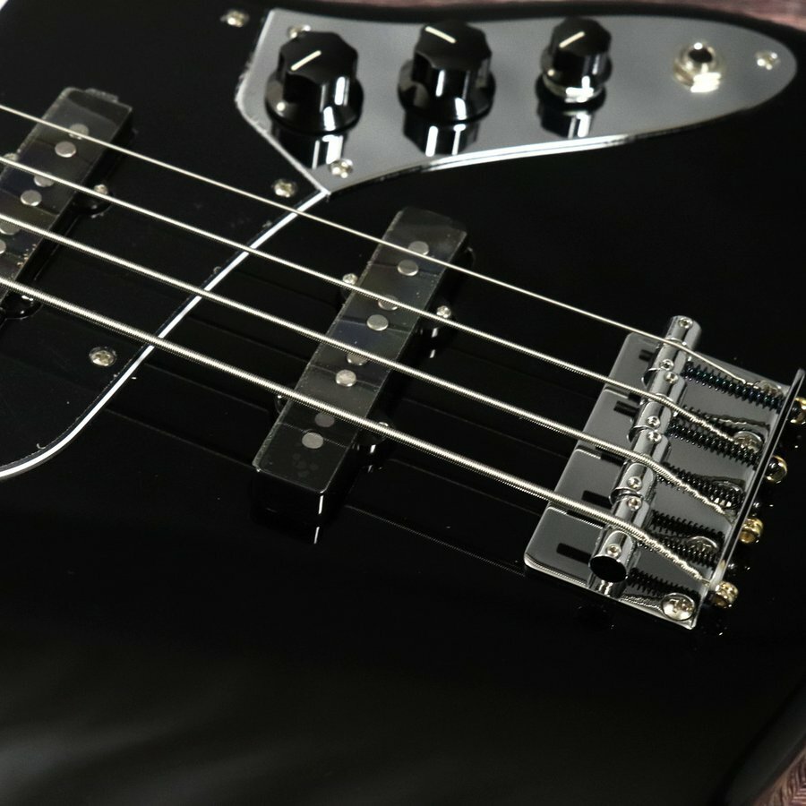 Fender made in JAPAN Hybrid II Jazz Bass Maple Fingerboard Black