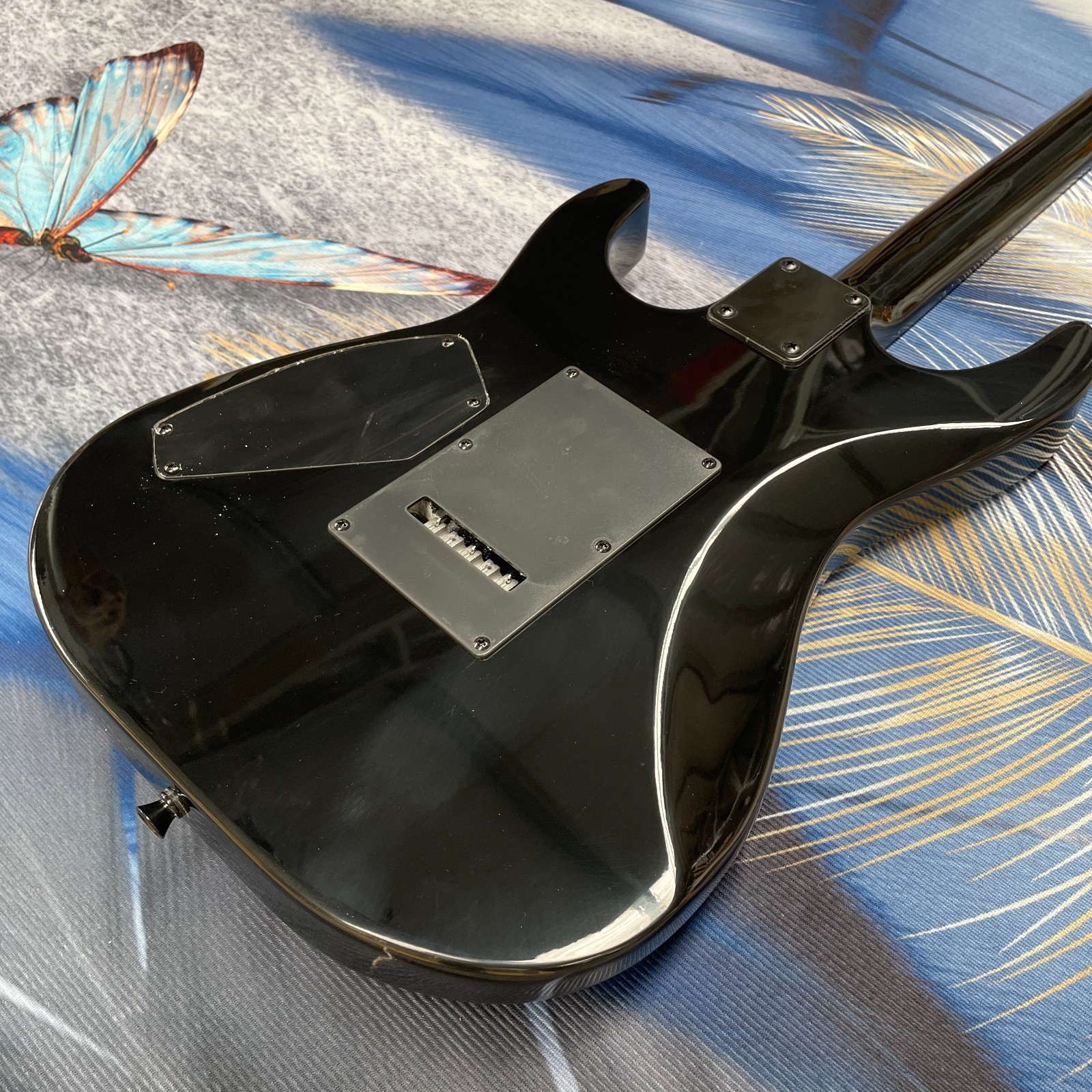 High Quality Discount Electric Guitar with White Zombie Graphic, Black Hardware