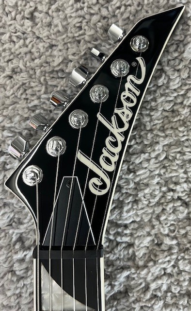 Jackson MJ Series Rhoads RRT, Ebony Fingerboard, Gloss Black elec. guitar – Demo