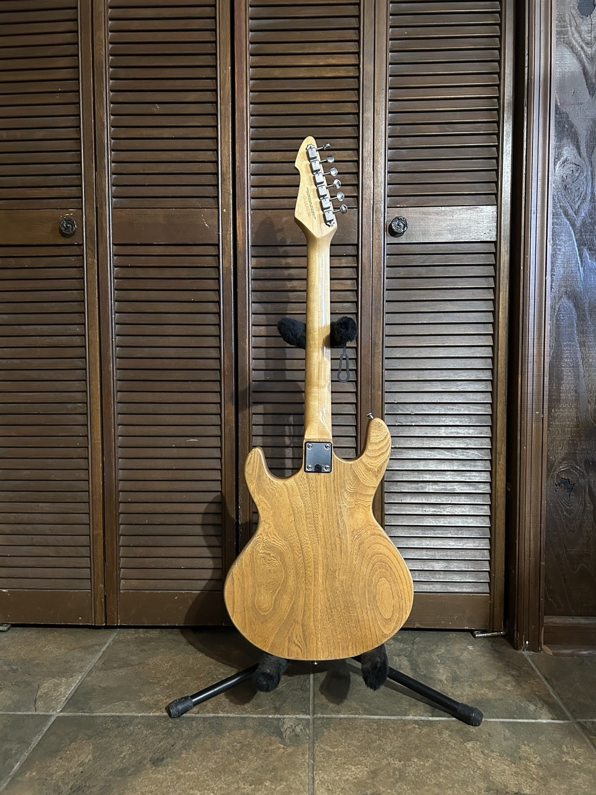 ***PEAVEY T-30 ELECTRIC GUITAR NATURAL WITH CASE***