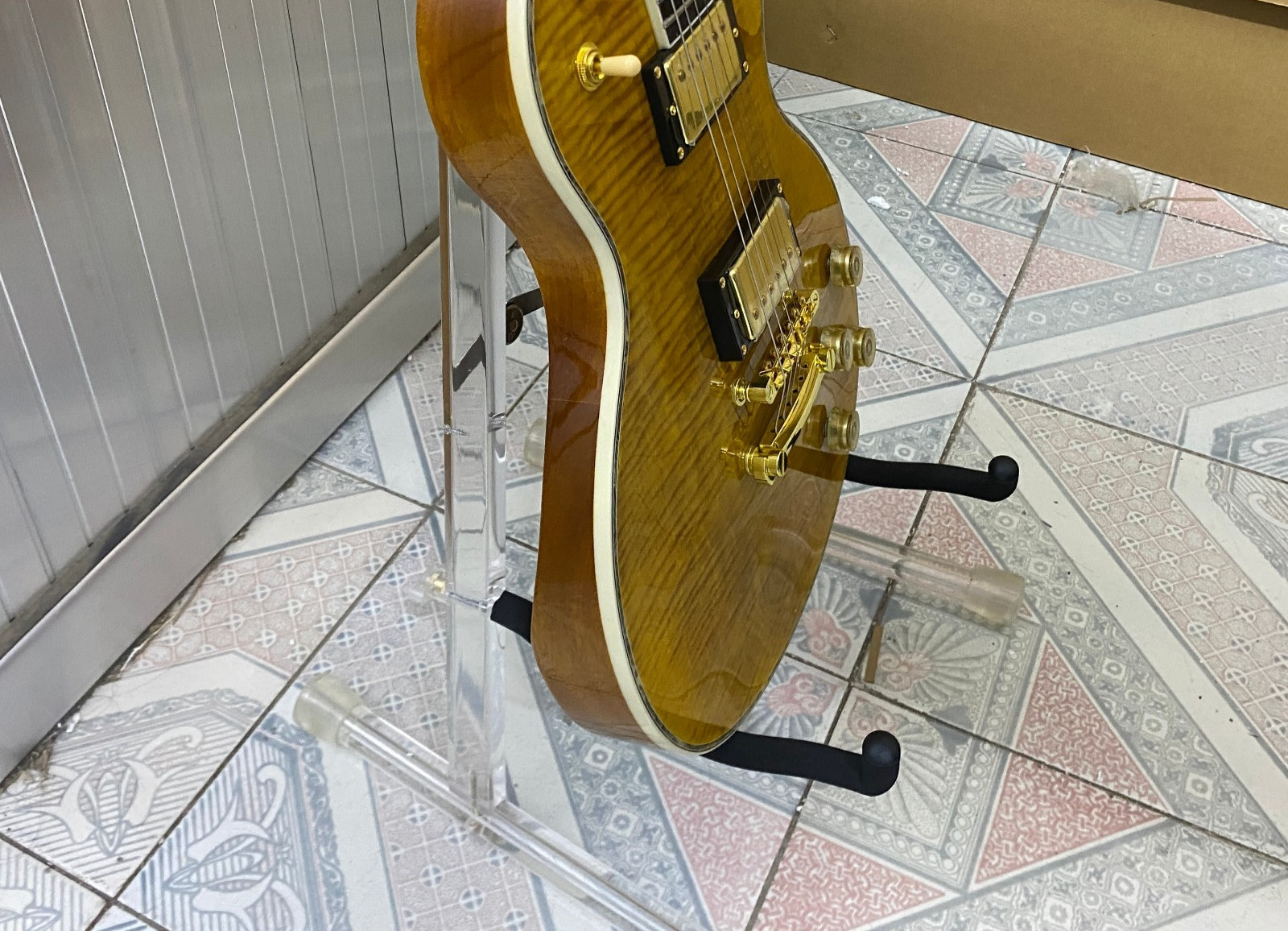 Luxurious Flame Maple Veneer Electric guitar Gold hardware multicolour Binding