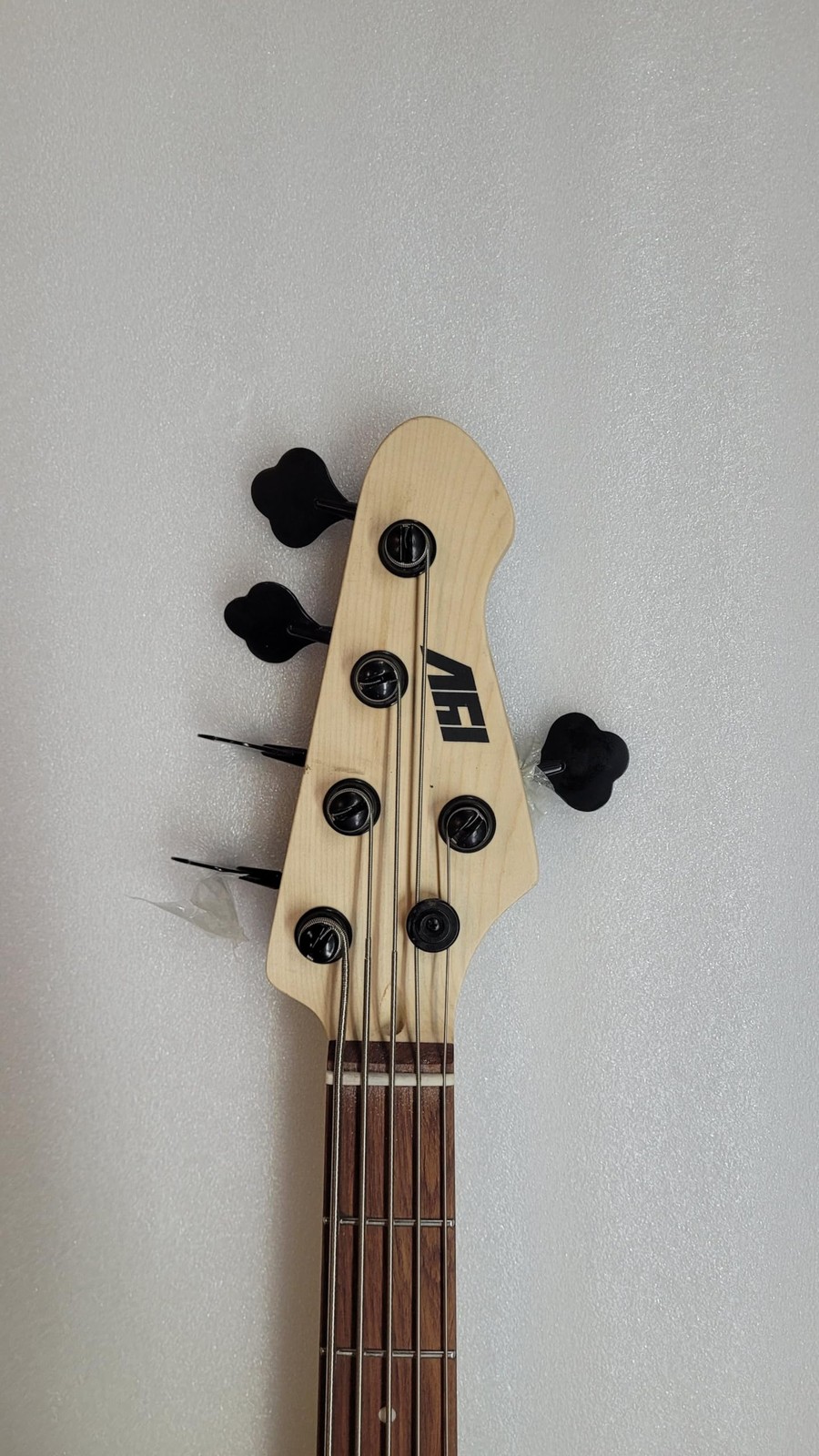 IYV IMM-305A 5 String Electric Bass, Right Full size, Sunburst