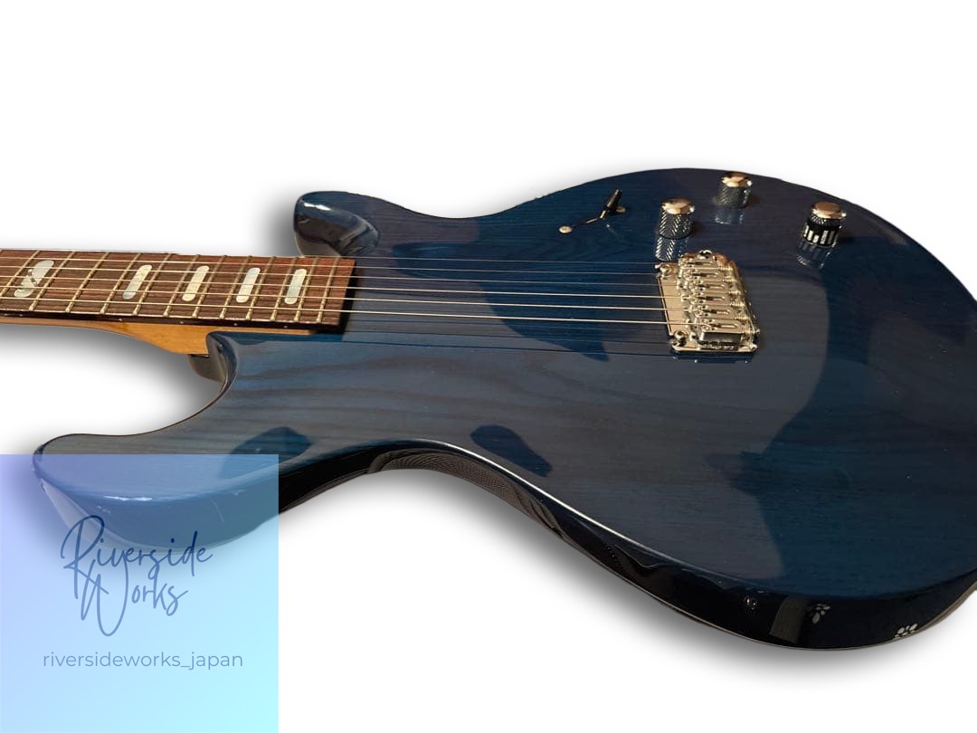 LINE6 Variax 700 Modeling Guitar with Case