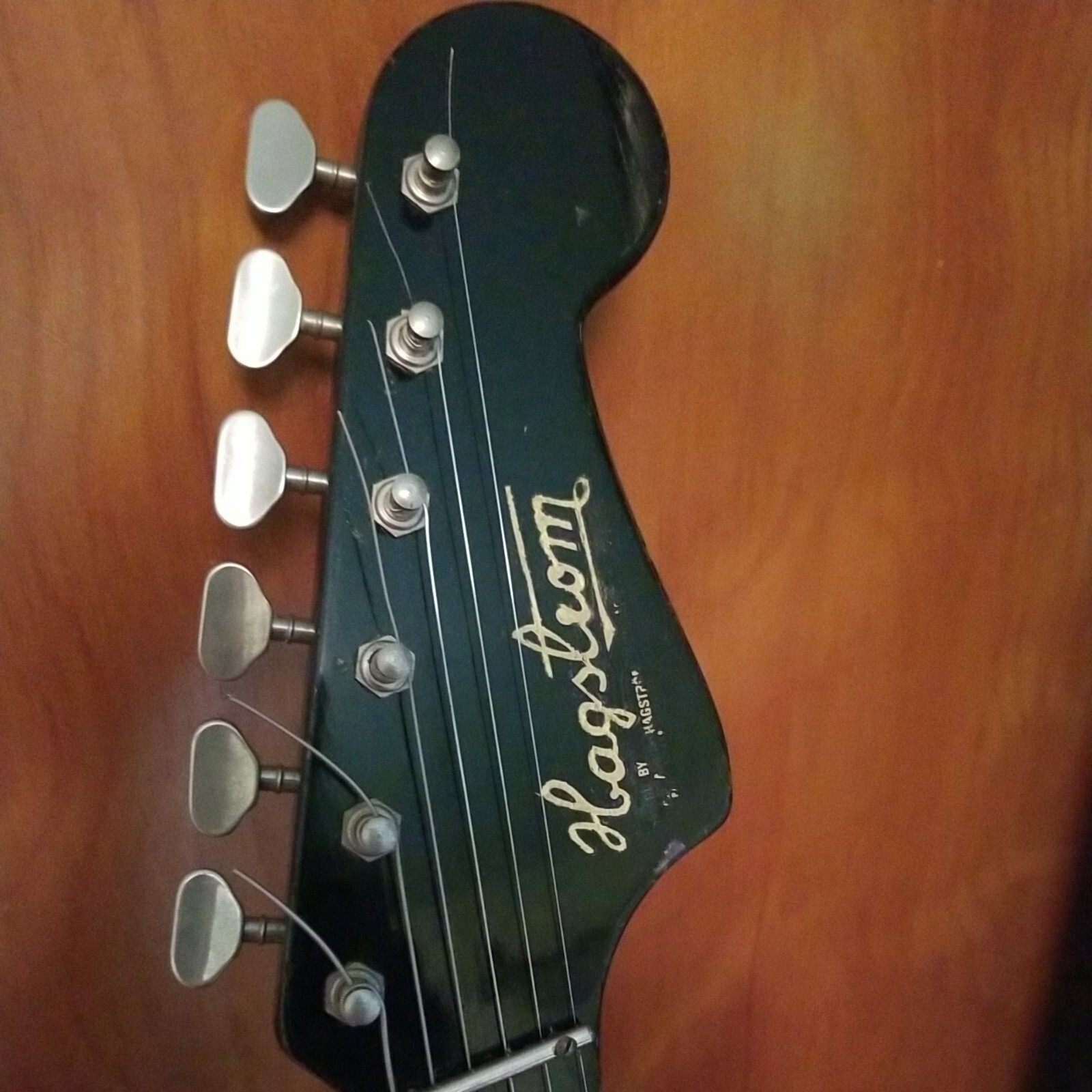 1967 – Hagstrom V 1 – Viking – Sunburst w/Bigsby Tremlo – Excellent Condition