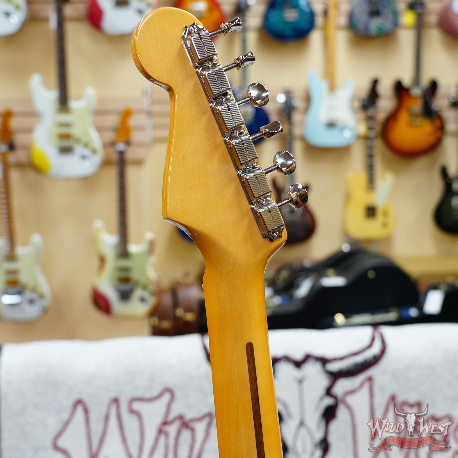 Fender American Vintage II 1957 Stratocaster Maple Neck Sea Foam Green 7.65 LBS