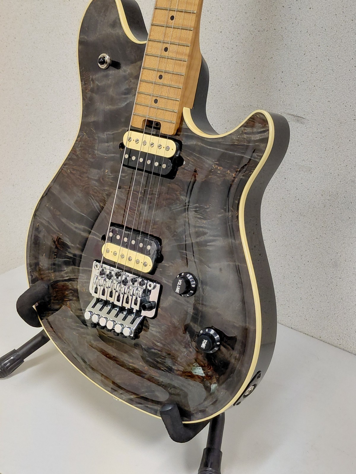 Peavey HP 2® POPLAR BURL RM TRANSPARENT BLACK ELECTRIC GUITAR