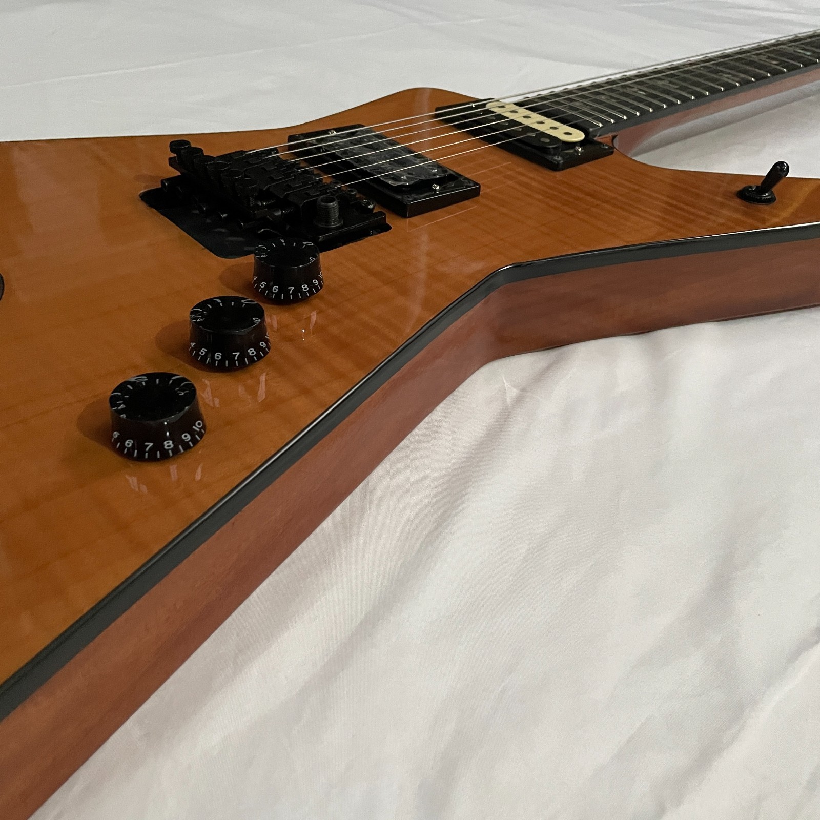 Custom Cross Dime Electric Guitar HH 6 String Send From China Hot Sale