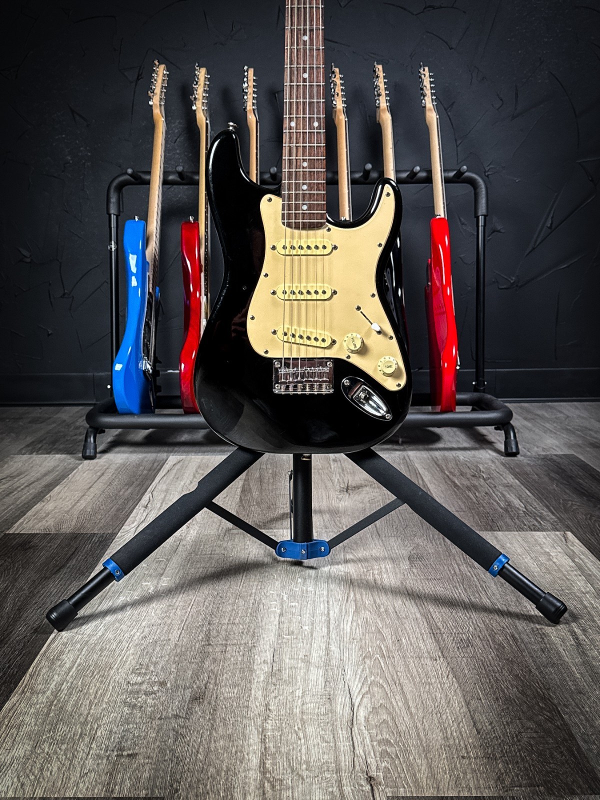 Squier Mini Stratocaster SSS – Black
