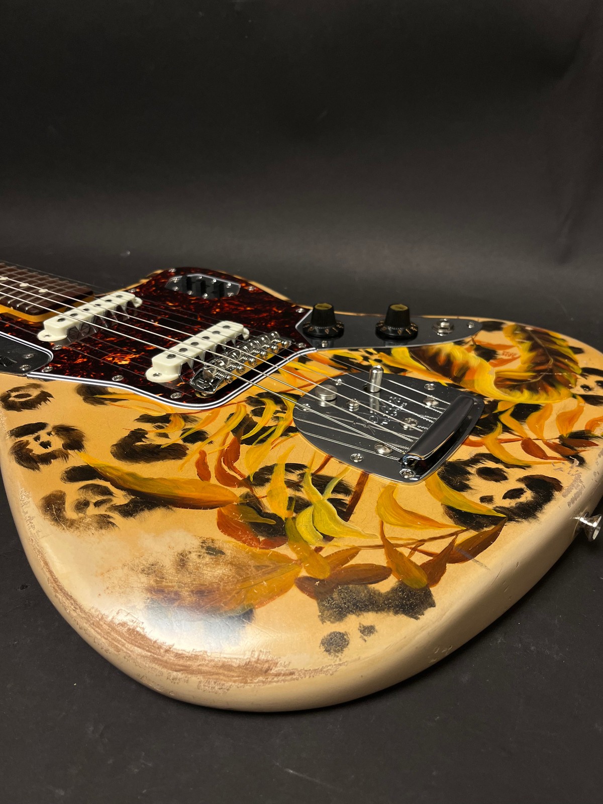 New Guardian Hand Painted Fender “Jaguar” w/HSC