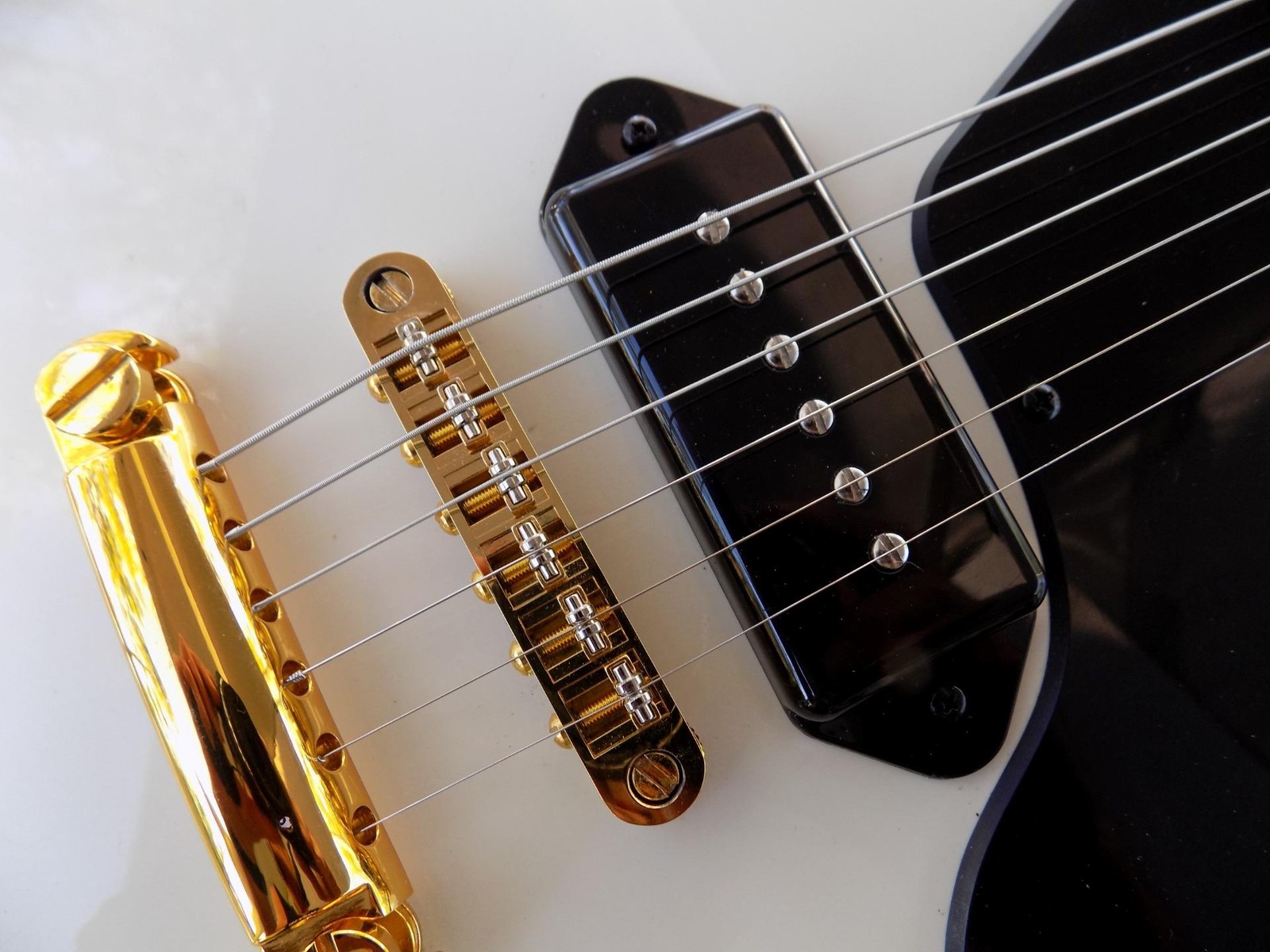 Firefly Set Neck P90 Double Cutaway, Gold Hardware,Wilkinson Tuners, PIO Cap
