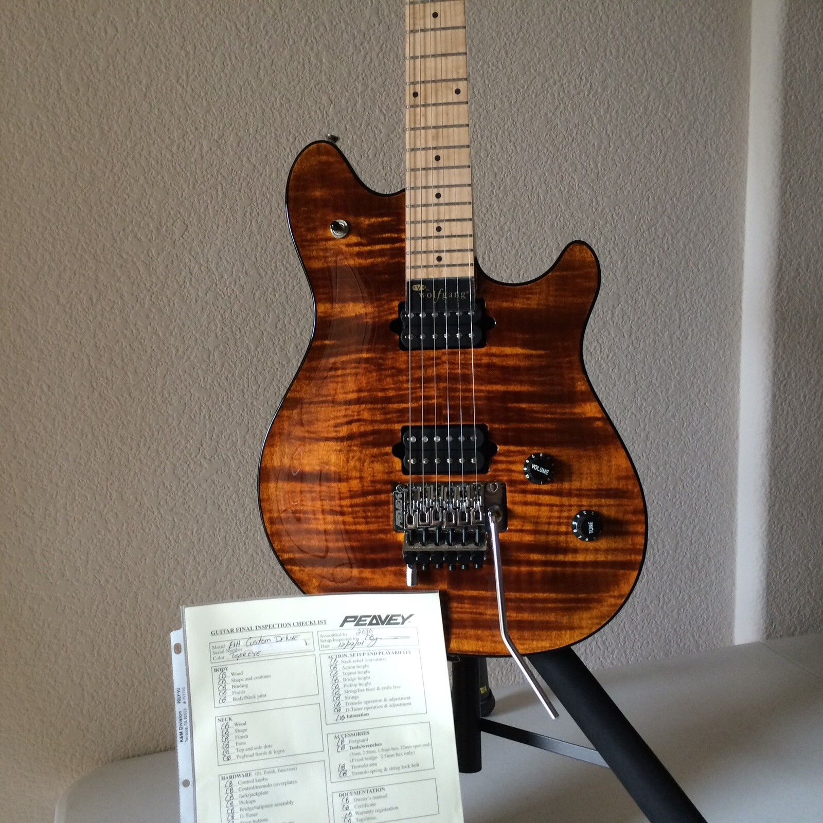 Peavey WOLFGANG “Custom Deluxe” TIGER EYE FLAME TOP Guitar (unboxed) 04′ EVH